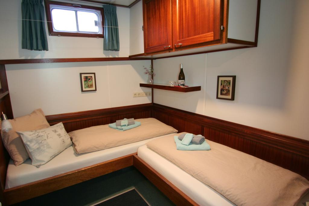 Hotelboat Fiep Amsterdam Exterior photo