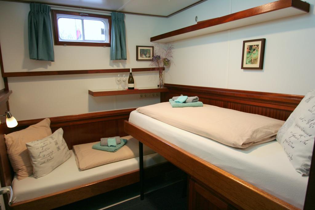 Hotelboat Fiep Amsterdam Exterior photo