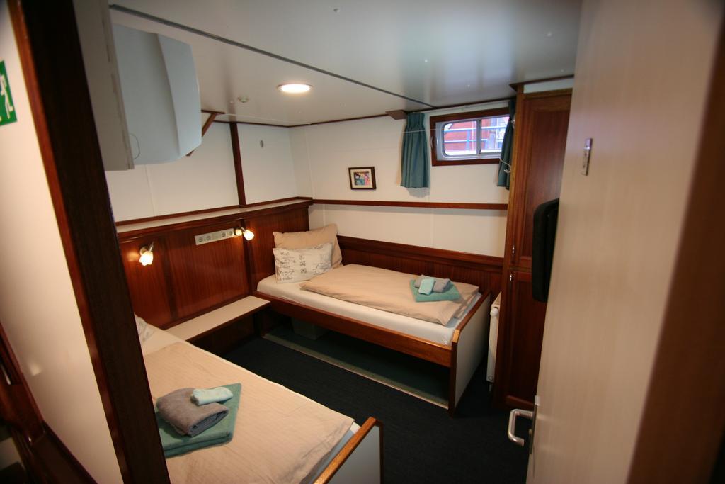 Hotelboat Fiep Amsterdam Exterior photo