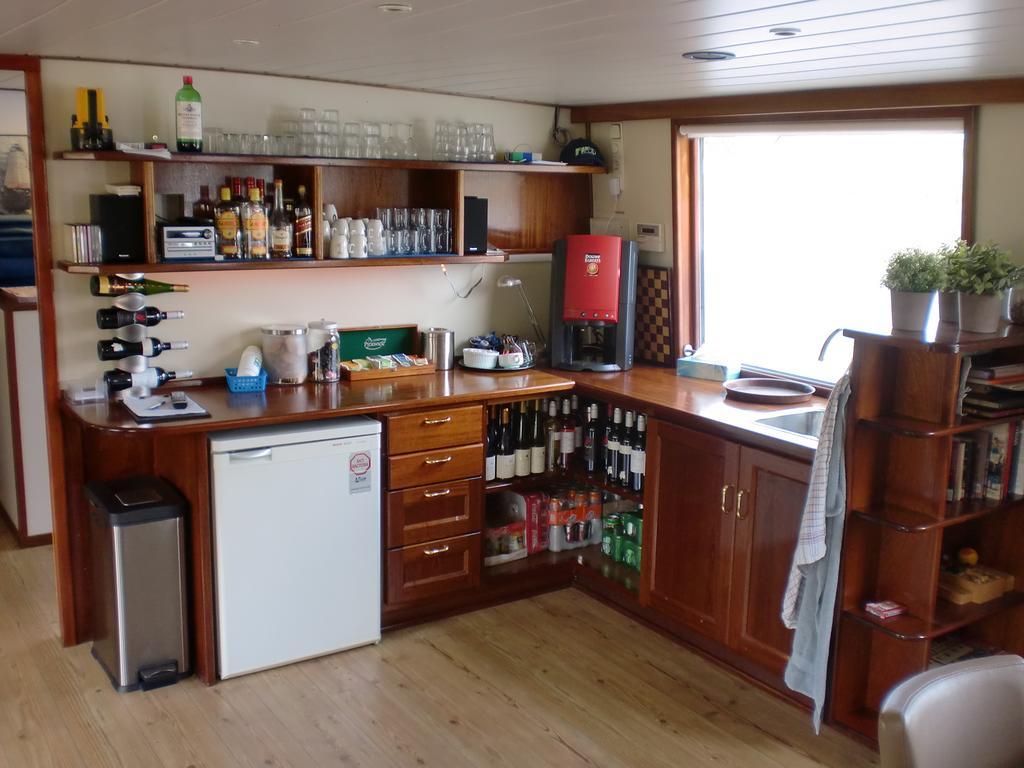 Hotelboat Fiep Amsterdam Exterior photo